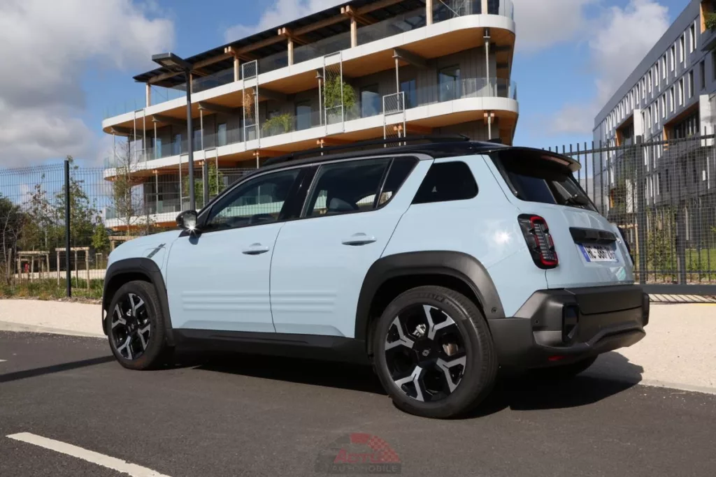 Cette finition Techno est déjà très bien présentée avec des jantes 18" en série