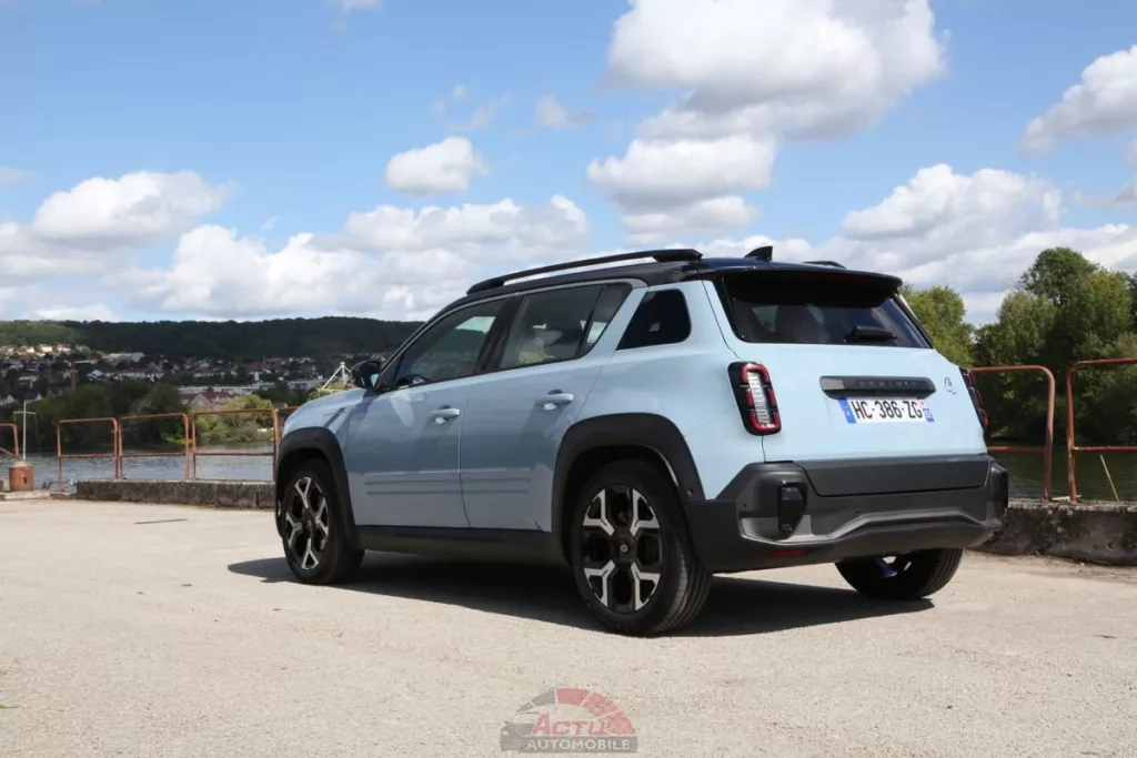 La Renault 4 E-TECH est en-dessous des 400 km d'autonomie