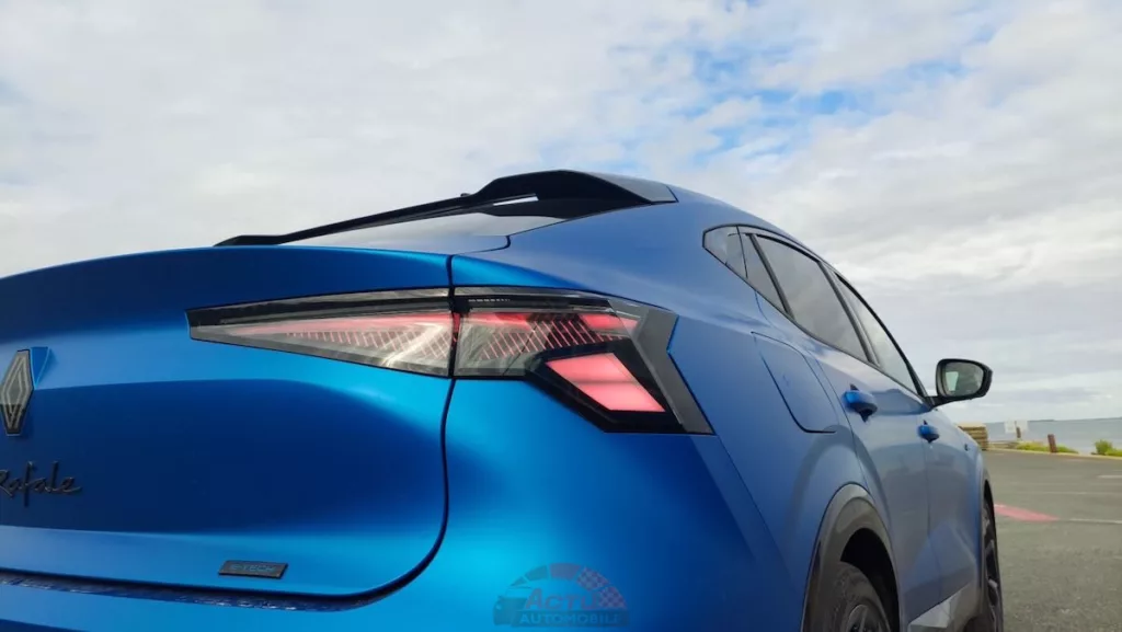 L'arrière très profilé du Rafale