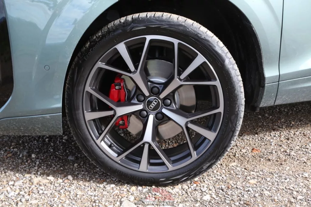 Les jantes alliage 20" Audi Sport sont facturées 1600 euros