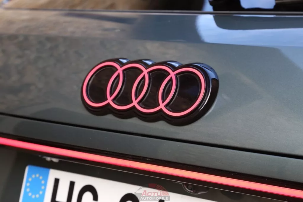 Le logo lumineux arrive sur le Q3 pour la première fois