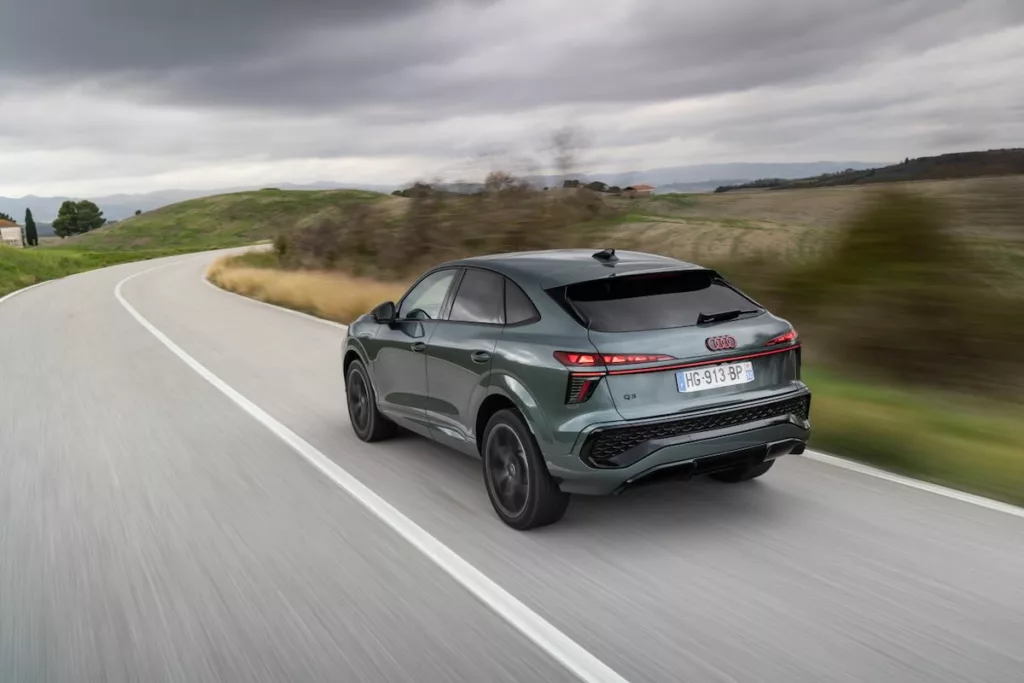 Le comportement routier est très bien calibré, malgré les 272 ch délivrés sur le seul train avant