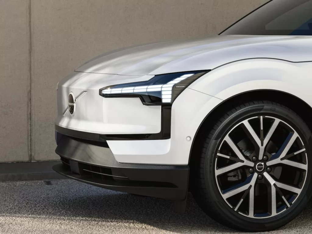 Volvo EX30 2026 : plus malin, plus accessible… et plus ambitieux