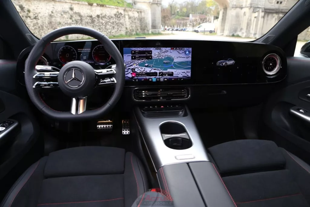 La planche de bord du Mercedes CLA 2026
