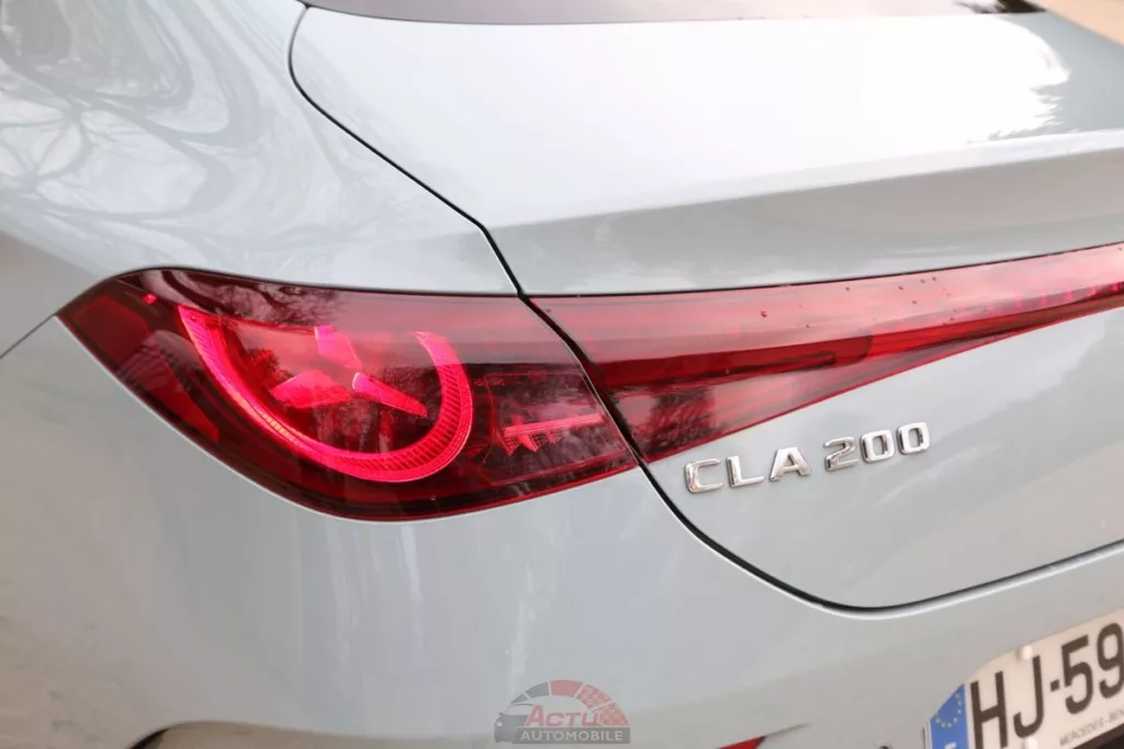 Le bandeau lumineux du Mercedes CLA