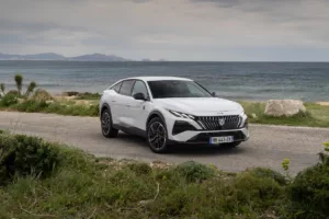 Essai nouvelle Peugeot e-408 GT : nouveau départ ?
