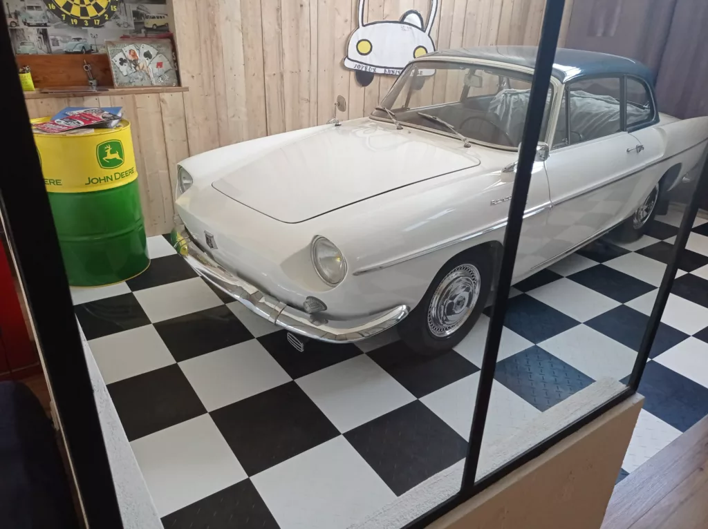 Exemple de garage rénové avec des dalles de garage SquareFloor