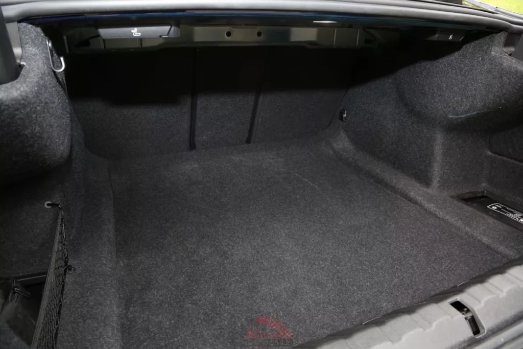 La contenance du coffre est élevée pour un coupé