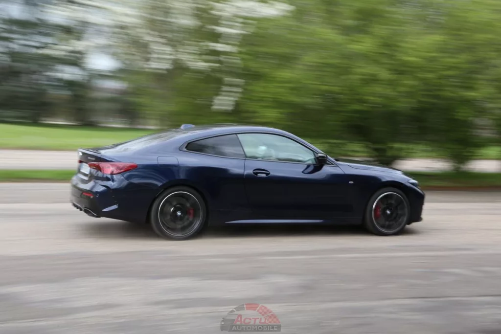 Le dynamisme de ce M440i xDrive Coupé est digne d'un modèle siglé M