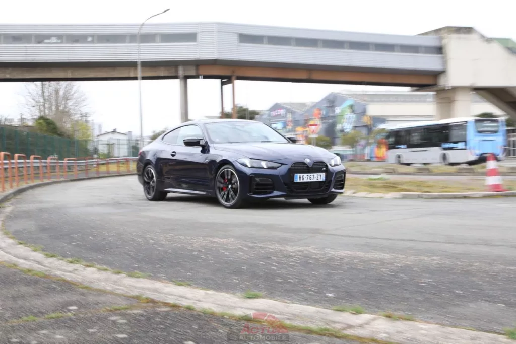 Cette Série 4 Coupé M440i sera aussi à l'aise en milieu urbain