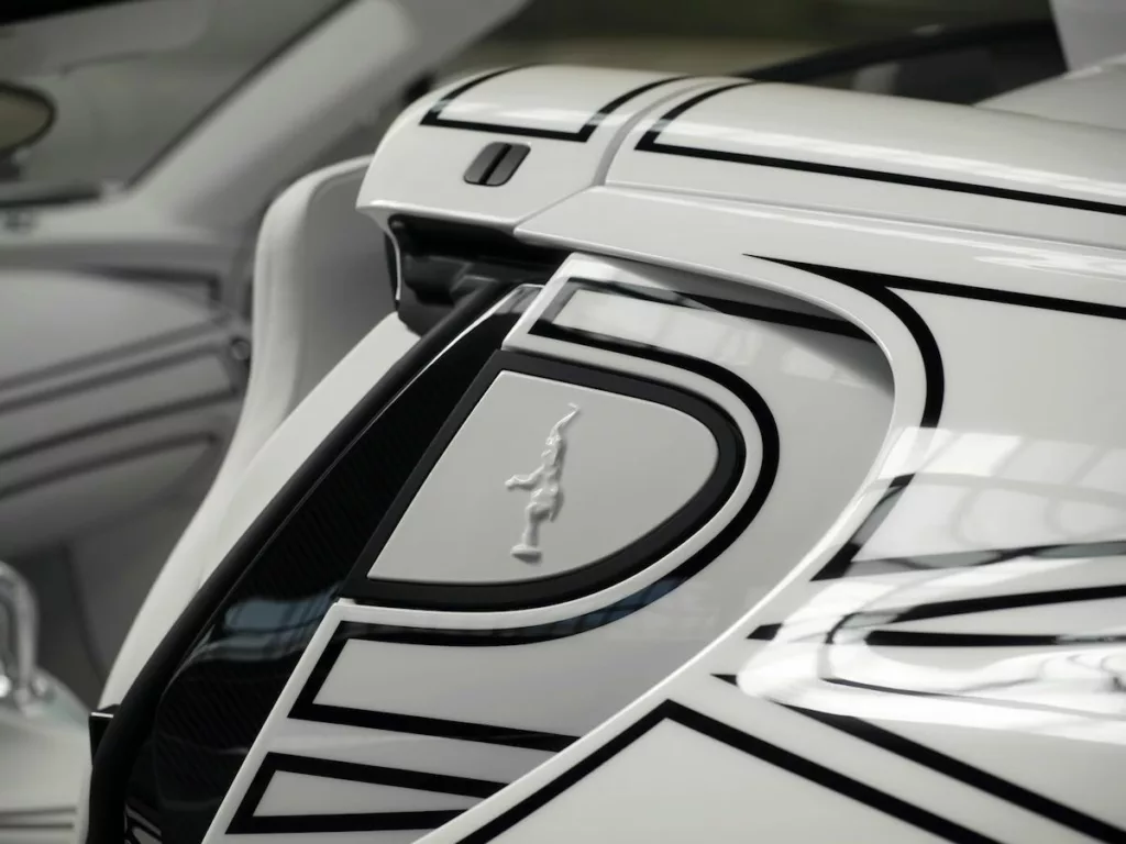 Bugatti W16 Mistral Blanc Éternel