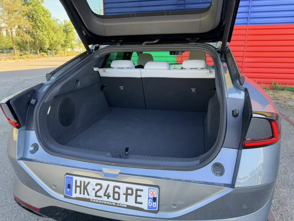 La contenance de 573 litres est parfaite pour un usage familial