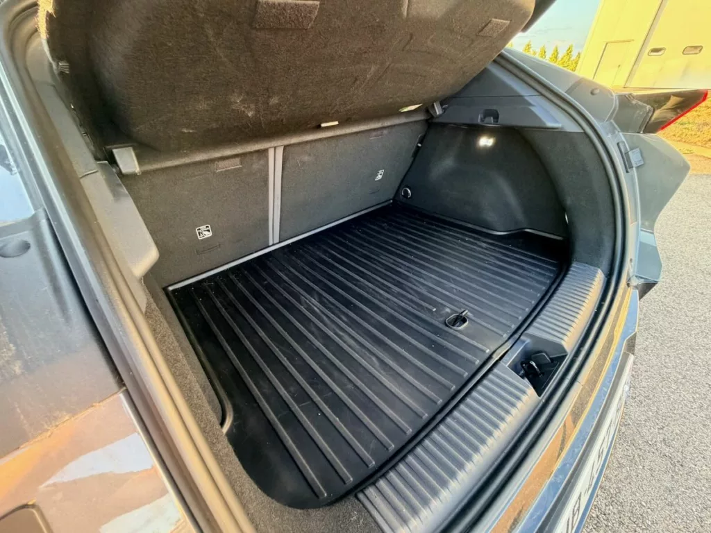 La contenance du coffre est de 410 litres