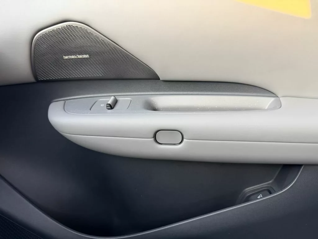 Le système hifi Harman Kardon fait partie de la dotation de série