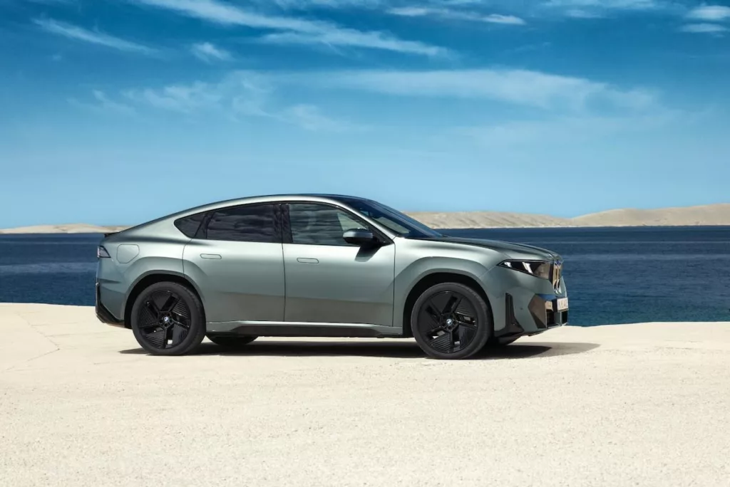 BMW iX4
