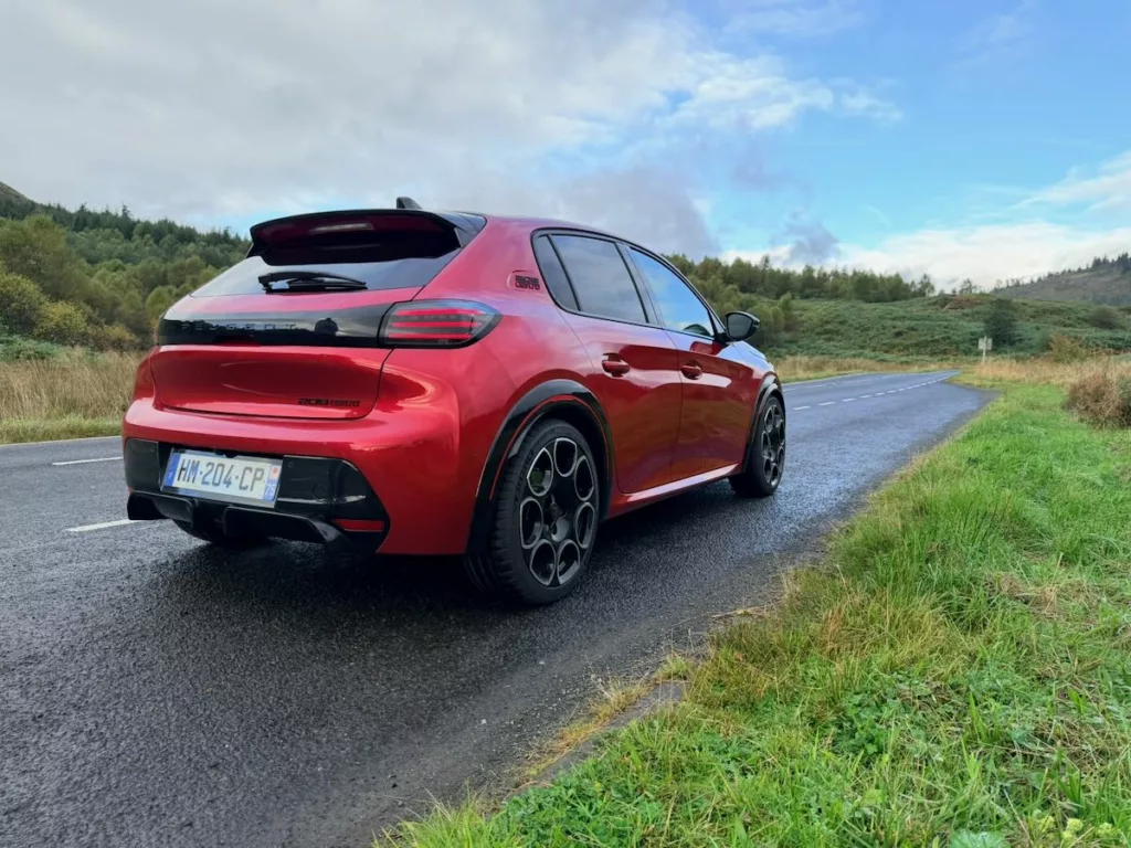 Peugeot e-208 GTI