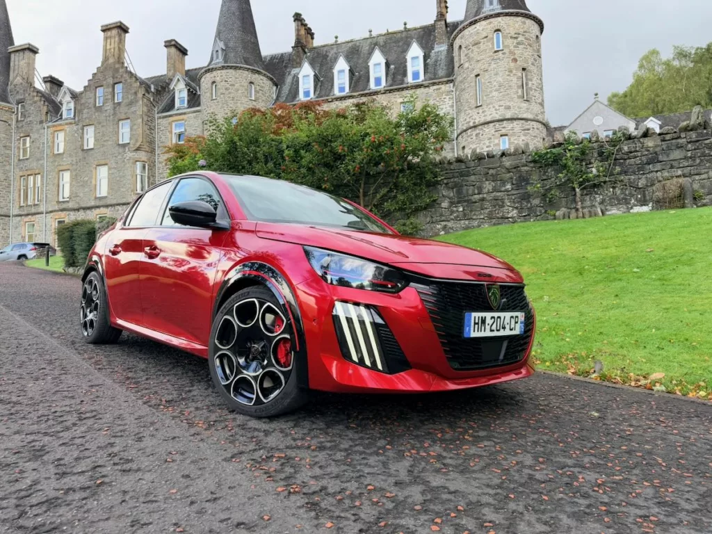 Peugeot e-208 GTI