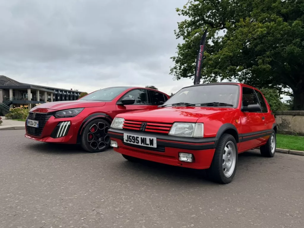 La e-208 GTI est la nouvelle venue d'une lignée débutée avec la 205 GTI
